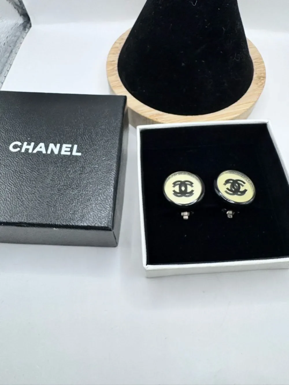 Authentic Vintage 1995 Chanel 95P CC Logo Button Clip-On Earrings Black Gold